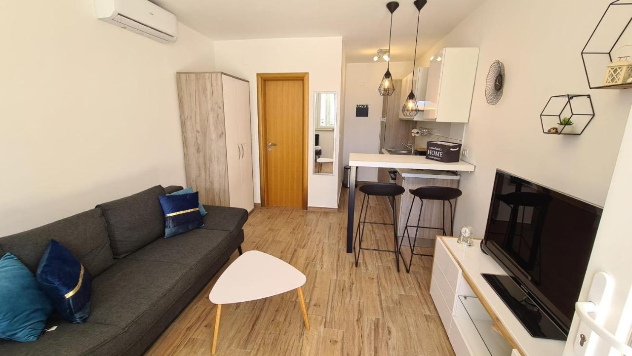 Studio Apartman Kiara Bol Eksteriør billede