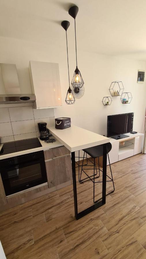 Studio Apartman Kiara Bol Eksteriør billede