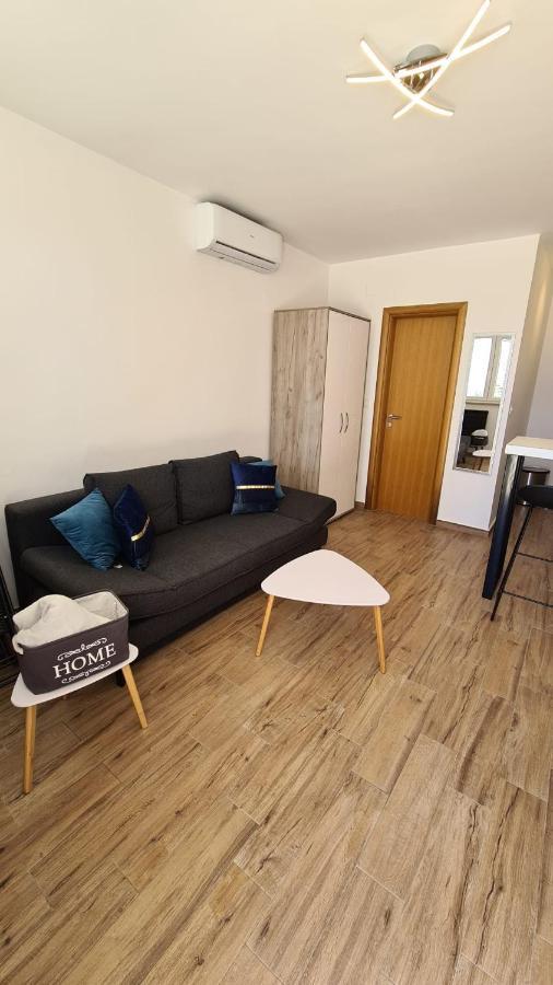 Studio Apartman Kiara Bol Eksteriør billede