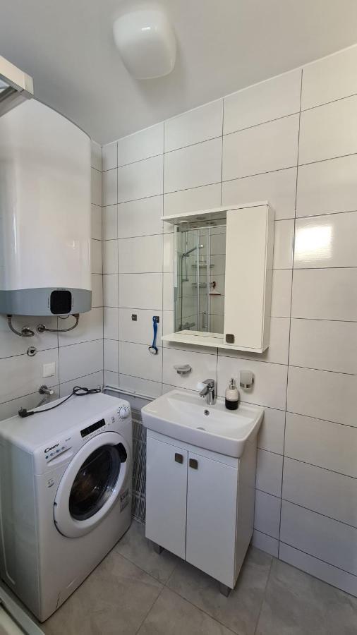 Studio Apartman Kiara Bol Eksteriør billede